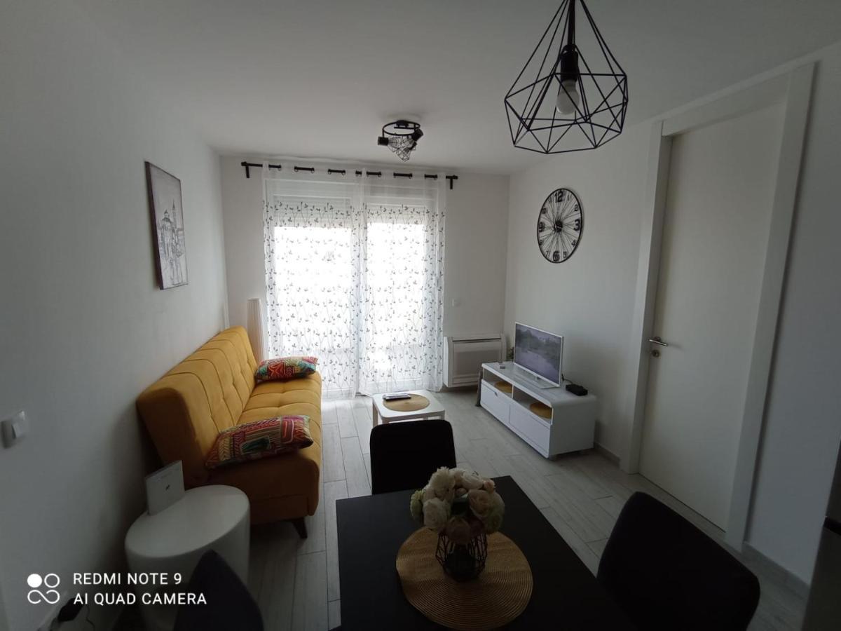 Apartman Ana Iadera With Balcony And Parking Zadar Exterior photo