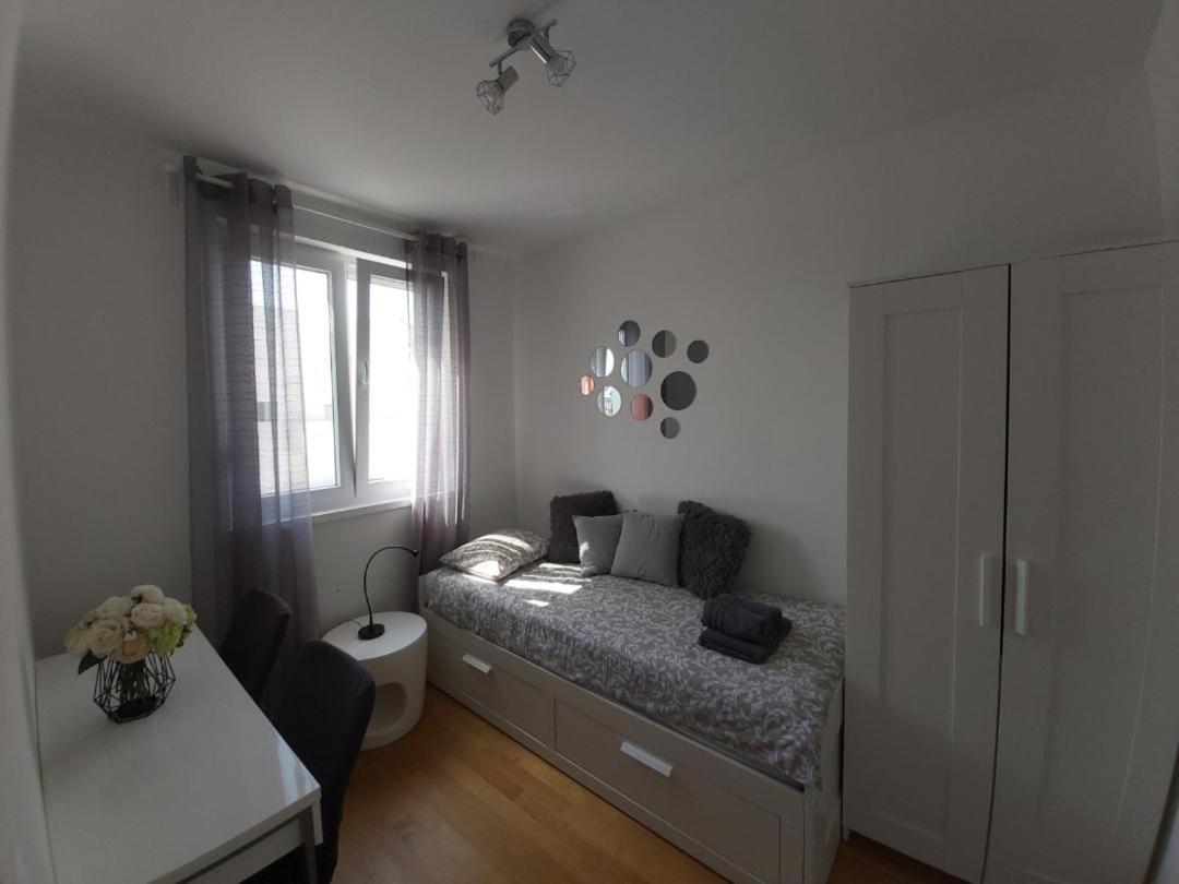 Apartman Ana Iadera With Balcony And Parking Zadar Exterior photo