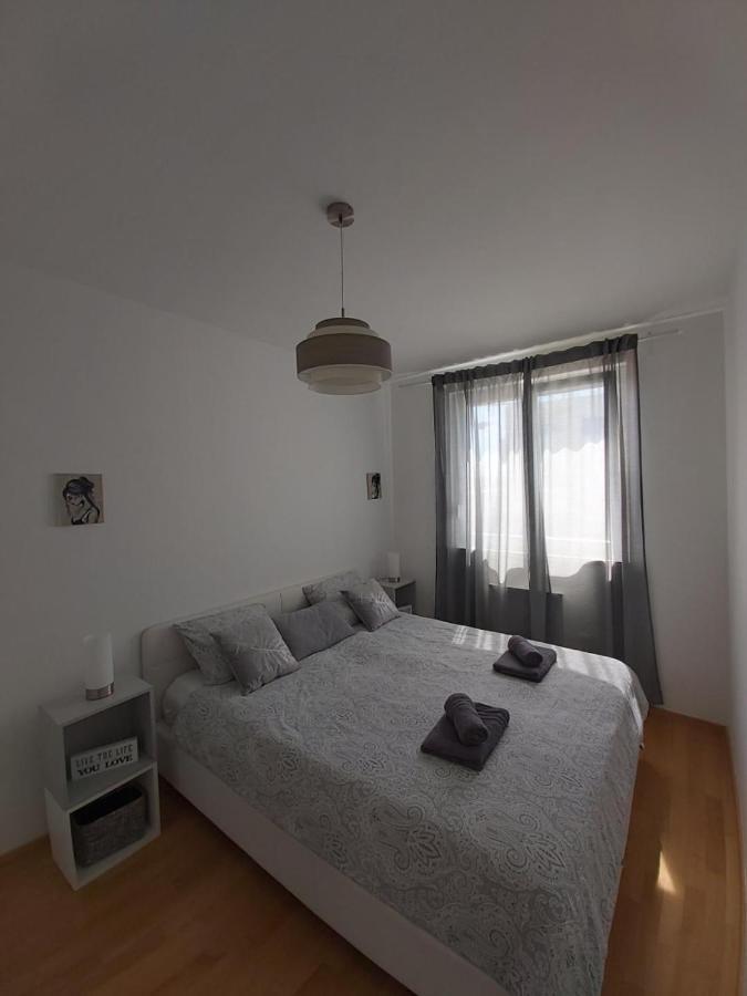 Apartman Ana Iadera With Balcony And Parking Zadar Exterior photo